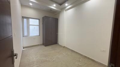 Bedroom Image of 1000 Sq.ft 3 BHK Apartment / Flat for sale in Sector 5 Rohini New Delhi for Rs. 8000000
