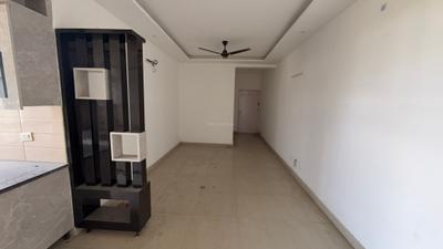 Living Room Image of 950 Sq.ft 2 BHK Apartment / Flat for rent in Suncity Avenue 76, Sector 76 Gurgaon for Rs. 22000