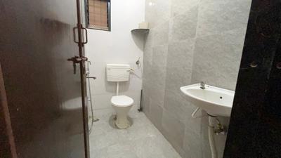 Bathroom Image of 600 Sq.ft 1 BHK Apartment / Flat for rent in Wadgaon Sheri Pune for Rs. 19000
