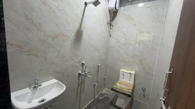 Bathroom Image of 600 Sq.ft 1 BHK Apartment / Flat for rent in Scheme No 113 Indore for Rs. 21000