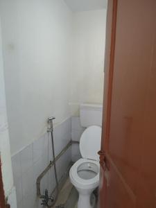 Bathroom Image of 500 Sq.ft 1 BHK Apartment / Flat for rent in Sector 14 Dwarka New Delhi for Rs. 15000