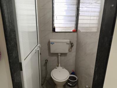 Bathroom Image of 450 Sq.ft 1 BHK Apartment / Flat for rent in Borivali East Mumbai for Rs. 34000