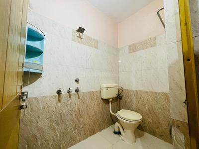 Bathroom Image of 1500 Sq.ft 2 BHK Independent House for rent in Kampoo Gwalior for Rs. 10000