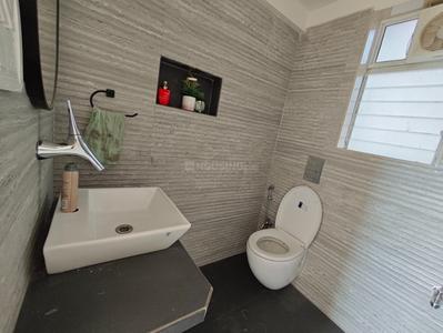 Bathroom Image of 1250 Sq.ft 3 BHK Apartment / Flat for sale in Vile Parle East Mumbai for Rs. 40500000