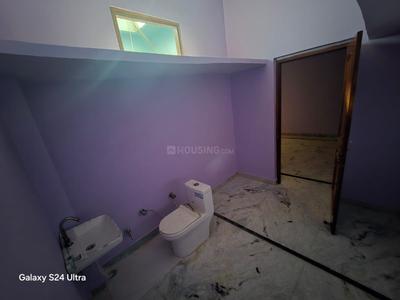 Bathroom Image of 1500 Sq.ft 2 BHK Duplex for rent in Line Par Moradabad for Rs. 16000