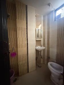 Bathroom Image of 550 Sq.ft 1 BHK Builder Floor for rent in Hari Nagar New Delhi for Rs. 17000
