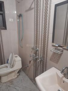Bathroom Image of 750 Sq.ft 2 BHK Builder Floor for rent in Preet Vihar New Delhi for Rs. 16000