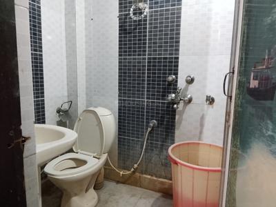 Bathroom Image of 750 Sq.ft 1 BHK Builder Floor for rent in Dwarka Mor New Delhi for Rs. 10500