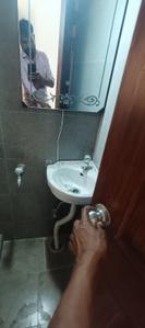Bathroom Image of 2075 Sq.ft 3 BHK Apartment / Flat for rent in Purvanchal Royal City Phase 2, Chi V Greater Noida for Rs. 35000