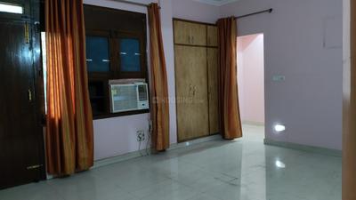 Bedroom Image of 2000 Sq.ft 3.5 BHK Apartment / Flat for rent in Purvanchal Sanchar Vihar, Sector 62 Noida for Rs. 40000