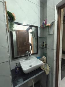 Bathroom Image of 580 Sq.ft 2 BHK Builder Floor for rent in Mahavir Enclave New Delhi for Rs. 22000
