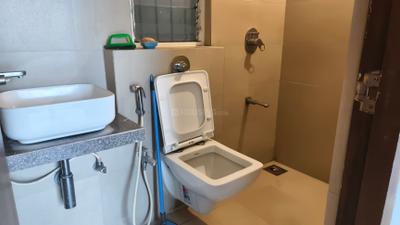 Bathroom Image of 550 Sq.ft 1 BHK Apartment / Flat for rent in Poddar Spraha Diamond, Chembur Mumbai for Rs. 52000