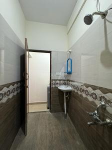 Bathroom Image of 600 Sq.ft 1 BHK Apartment / Flat for rent in Indira Nagar Bengaluru for Rs. 32000