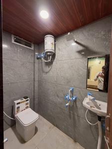 Bathroom Image of 500 Sq.ft 1 BHK Builder Floor for rent in Vijay Nagar Indore for Rs. 18000