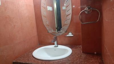 Bathroom Image of 550 Sq.ft 1 BHK Apartment / Flat for sale in Palm Acres Co-Op. Hsg. Soc. Ltd, Sion Mumbai for Rs. 13800000