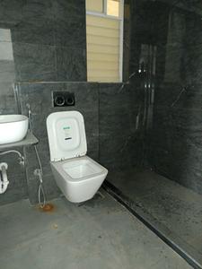 Common Bathroom Image of 1600 Sq.ft 3 BHK Apartment / Flat for sale in Yoo One Phase I, Mohammed Wadi Pune for Rs. 15000000