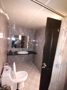Bathroom Image of 1450 Sq.ft 2.5 BHK Apartment / Flat for rent in Shriram Summitt, Electronic City Bengaluru for Rs. 48000