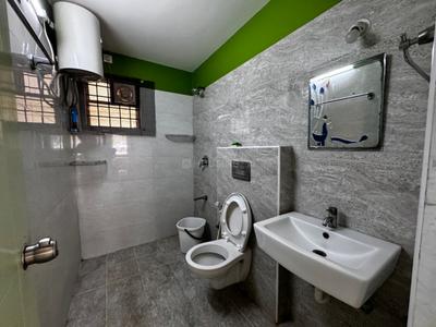 Bathroom Image of 750 Sq.ft 1 BHK Apartment / Flat for rent in Prestige Tech Vista, Kadubeesanahalli Bengaluru for Rs. 27000