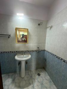 Bathroom Image of 2560 Sq.ft 4 BHK Builder Floor for rent in Sector 52 Gurgaon for Rs. 45000