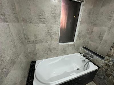 Bathroom Image of 1520 Sq.ft 3 BHK Apartment / Flat for sale in Mahagun Moderne, Sector 78 Noida for Rs. 20000000