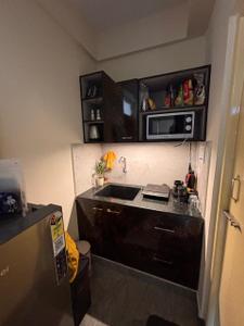 Kitchen Image of 350 Sq.ft 1 RK Apartment / Flat for rent in Domlur Layout Bengaluru for Rs. 28000