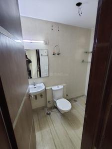 Bathroom Image of 1800 Sq.ft 3 BHK Independent House for rent in Mansarover Garden New Delhi for Rs. 60000