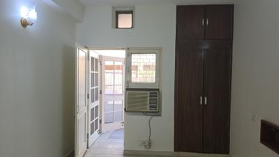 Bedroom Image of 1350 Sq.ft 2 BHK Builder Floor for rent in Safdarjung Enclave New Delhi for Rs. 55000