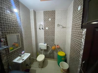 Bathroom Image of 600 Sq.ft 3 BHK Builder Floor for sale in Sector 39 Rohini New Delhi for Rs. 3000000