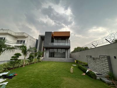 Image of 11250 Sq.ft 6 BHK Farm House for sale in DLF Farms, New Delhi for Rs. 200000000