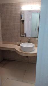 Bathroom Image of 1820 Sq.ft 3 BHK Apartment / Flat for sale in Jaypee The Pavilion Court, Sector 128 Noida for Rs. 17500000