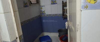 Bathroom Image of 900 Sq.ft 3 BHK Apartment / Flat for sale in Vikaspuri New Delhi for Rs. 9500000