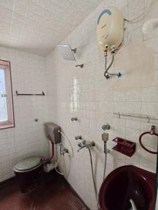 Bathroom Image of 1000 Sq.ft 2 BHK Apartment / Flat for rent in Prabhadevi Mumbai for Rs. 125000