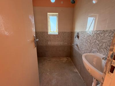 Bathroom Image of 1300 Sq.ft 2 BHK Apartment / Flat for rent in Uzan Bazar Guwahati for Rs. 20000