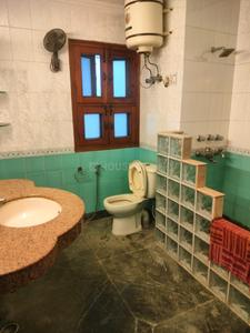 Bathroom Image of 1500 Sq.ft 4 BHK Duplex for sale in Triveni Apartment, Sheikh Sarai New Delhi for Rs. 38500000