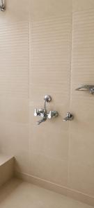 Bathroom Image of 1100 Sq.ft 2 BHK Independent House for rent in Madiyava Lucknow for Rs. 12500