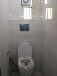 Common Bathroom One Image of 950 Sq.ft 2 BHK Apartment / Flat for rent in Arunodaya apartment, Vikaspuri New Delhi for Rs. 27000