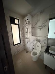Bathroom Image of 900 Sq.ft 2 BHK Apartment / Flat for rent in Risland The Icon, Thane West Thane for Rs. 40000