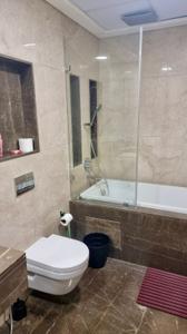 Bathroom Image of 2800 Sq.ft 3.5 BHK Apartment / Flat for rent in Lokhandwala Minerva, Worli Mumbai for Rs. 385000