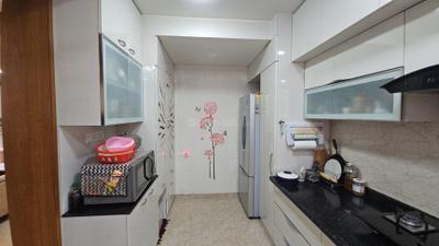 Kitchen Image of 1800 Sq.ft 3 BHK Apartment / Flat for sale in Swagat Pelican, Sargasan Gandhinagar for Rs. 12000000
