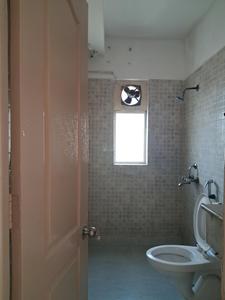 Common Bathroom Image of 1070 Sq.ft 2.5 BHK Apartment / Flat for sale in Paras Tierea, Sector 137 Noida for Rs. 9000000