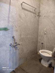 Bathroom Image of 800 Sq.ft 2 BHK Apartment / Flat for rent in Vadamadurai Coimbatore for Rs. 14000