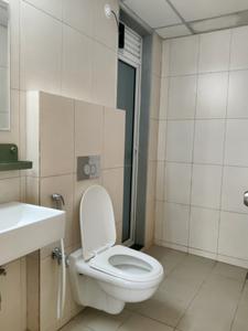 Common Bathroom Image of 800 Sq.ft 2 BHK Apartment / Flat for rent in Rosa Gardenia, Kasarvadavali Thane for Rs. 22000