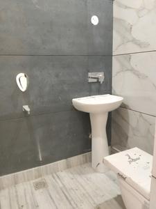 Common Bathroom Image of 900 Sq.ft 2 BHK Builder Floor for sale in Mukherjee Nagar New Delhi for Rs. 12500000