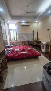 1 RK Independent Builder Floor