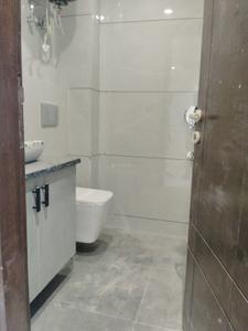 Common Bathroom Image of 1150 Sq.ft 3 BHK Apartment / Flat for sale in Said-Ul-Ajaib New Delhi for Rs. 7000000