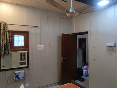 Bedroom Image of 1000 Sq.ft 3 BHK Apartment / Flat for rent in Pitampura New Delhi for Rs. 32000