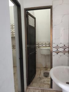 Bathroom Image of 2400 Sq.ft 3 BHK Independent House for rent in Pandeypur Varanasi for Rs. 18000