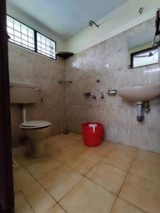 Bathroom Image of 1350 Sq.ft 3 BHK Builder Floor for rent in Kadavanthra Kochi for Rs. 22000