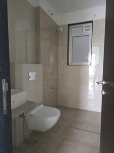 Common Bathroom Image of 750 Sq.ft 2 BHK Apartment / Flat for rent in Vaastu Omkar, Vile Parle East Mumbai for Rs. 70000