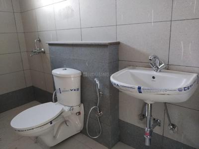 Bathroom Image of 1950 Sq.ft 2 BHK Apartment / Flat for rent in Shakti Colony Dehradun for Rs. 24000